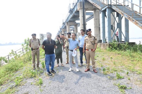 मुख्यमंत्री श्री विष्णु देव साय के निर्देश पर महानदी के तटीय क्षेत्रों में राहत-बचाव के लिए प्रशासन मुस्तैद