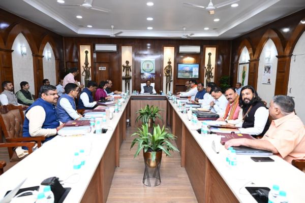 मुख्यमंत्री श्री विष्णु देव साय की अध्यक्षता में आज यहां सिविल लाईन स्थित मुख्यमंत्री निवास कार्यालय में आयोजित कैबिनेट की बैठक में महत्वपूर्ण निर्णय लिए गए -