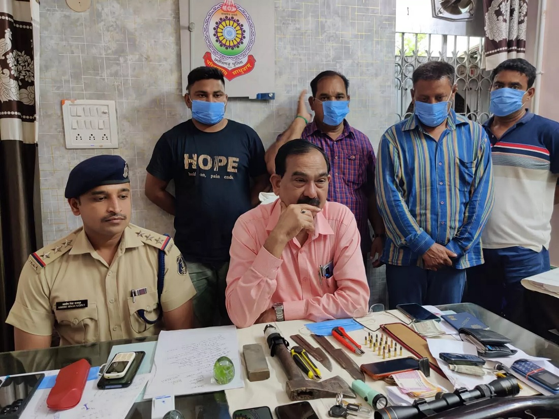 राइफल और कारतूस के साथ 4 शिकारी गिरफ्तार&hellip;