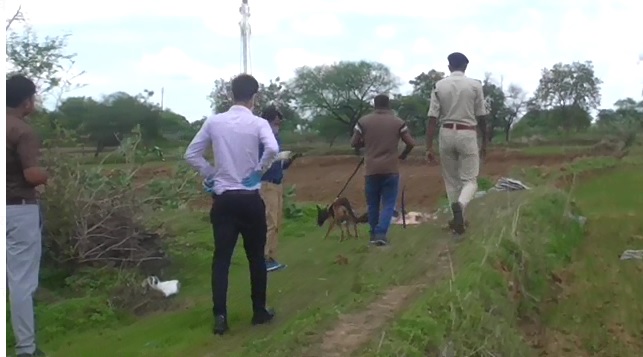 युवक का अधजला शव मिलने से मची सनसनी, जांच में जुटी पुलिस&hellip;