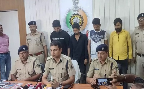 क्रेडिट कार्ड से ठगी करने वाले 4 आरोपियों को पुलिस ने दिल्ली से किया गिरफ्तार