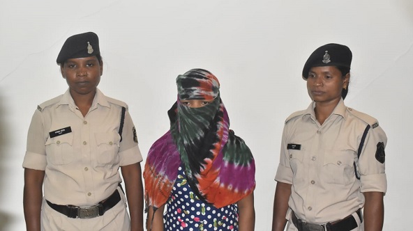 8 लाख की ईनामी महिला नक्सली गिरफ्तार, कई वारदातों में थी शामिल...