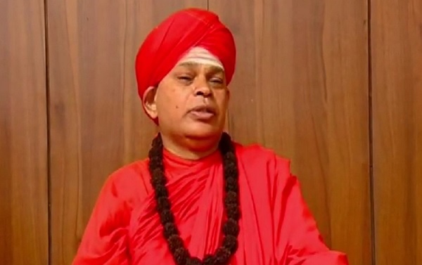 प्राथमिकी दर्ज किये जाने पर कर्नाटक के श्री मुरूगामठ के महंत गिरफ्तार