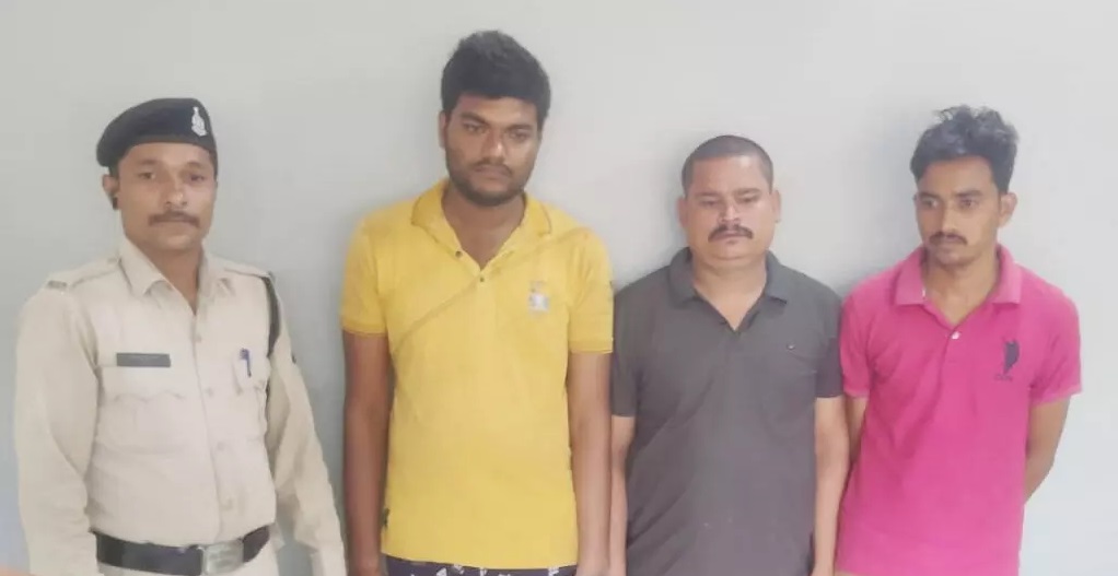 3 अंतर्राज्यीय गांजा तस्कर गिरफ्तार, 1 लाख का माल बरामद...