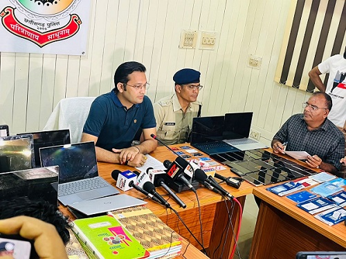 ऑनलाईन सट्टा खेलते 12 आरोपियों को पुलिस ने किया गिरफ्तार