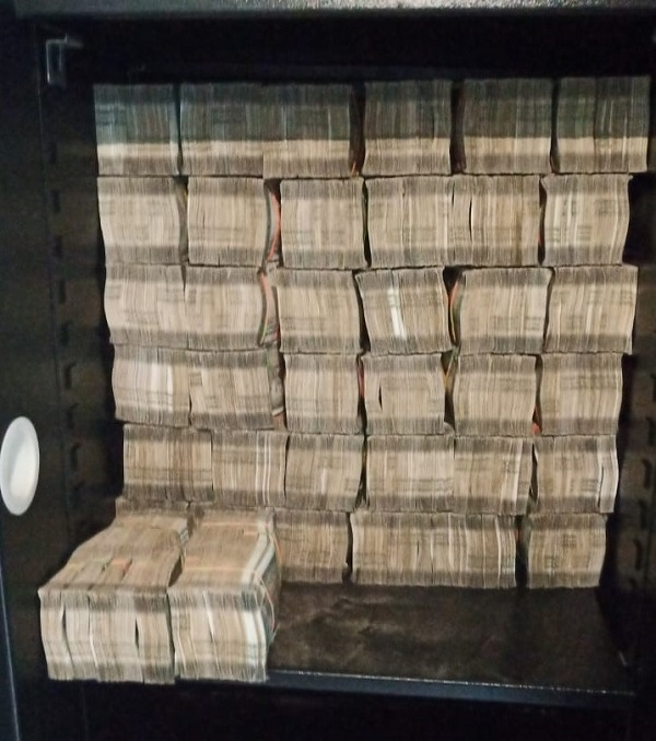 6.5 करोड़ कैश : कार्रवाई के दौरान ईडी ने जब्त किए करोड़ों के जेवरात