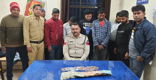 8 जुआरी चढ़े पुलिस के हत्थे