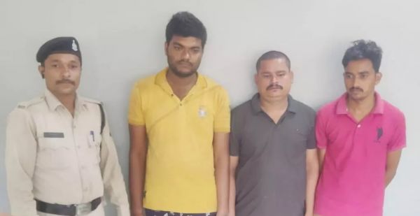 3 अंतर्राज्यीय गांजा तस्कर गिरफ्तार, 1 लाख का माल बरामद...