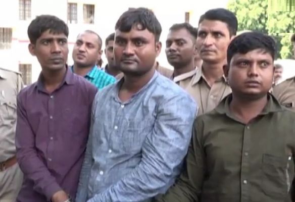 100 से ज्यादा एटीएम कार्ड के साथ 3 ठग गिरफ्तार, ऐसे बनाते थे लोगों को शिकार...