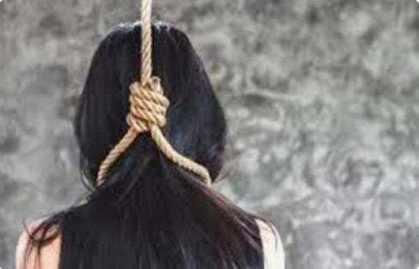 12वीं की छात्रा ने बॉथरूम में लगाई फांसी