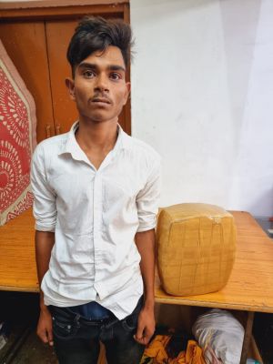  8 किलो गांजा के साथ अंतर्राज्यीय तस्कर सुमित गिरफ्तार