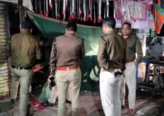  रायपुर में युवक की चाकू गोदकर हत्या, पुलिस मौके पर मौजूद