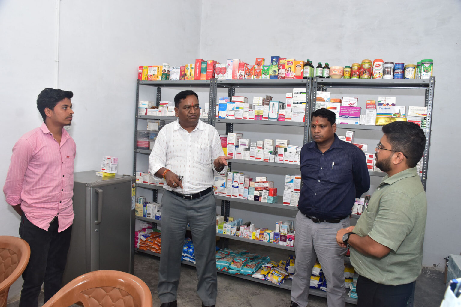 कलेक्टर ने पंप हाउस स्थित स्वामी आत्मानंद इंग्लिश स्कूल का किया निरीक्षण