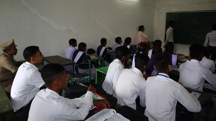 जब 11वीं के छात्र ने कलेक्टर को पढ़ाया गणित...