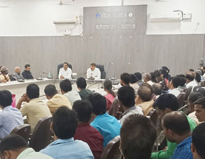 जिला पंचायत सीईओ ने ली निजी स्कूल संचालकों की बैठक