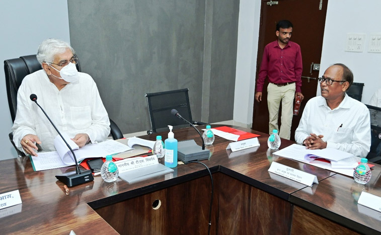 सिंहदेव ने ली आयुर्वेदिक कॉलेज की स्वशासी कार्यकारिणी समिति की बैठक