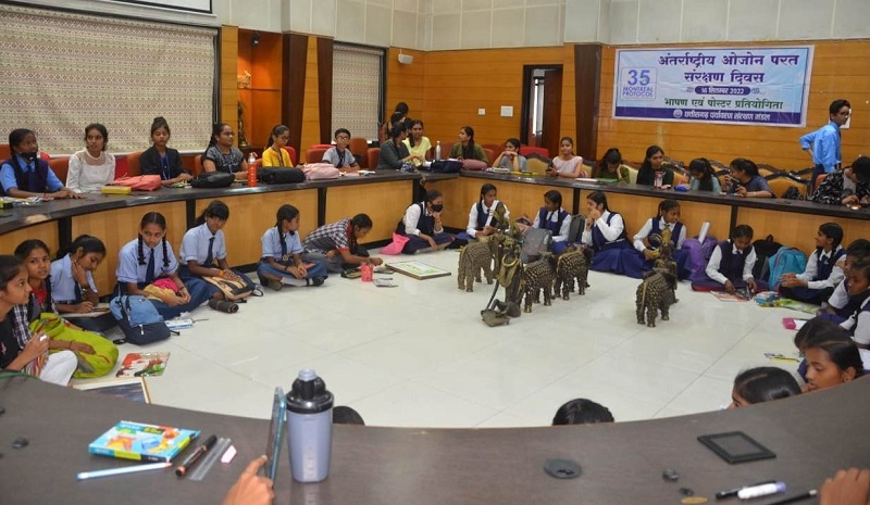 पोस्टर प्रतियोगिता में आरडी तिवारी स्कूल तो भाषण में होलीक्रास स्कूल ने बाजी मारी