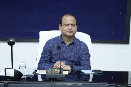 आगामी शिक्षा सत्र से नये रंग-रोगन व कलेवर में दिखें सभी आश्रम व छात्रावास : कलेक्टर