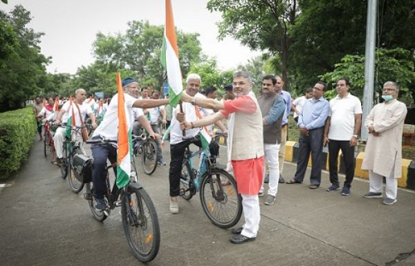 आज़ादी के अमृत महोत्‍सव के अंतर्गत हिंदी विवि ने निकाली साइकिल यात्रा