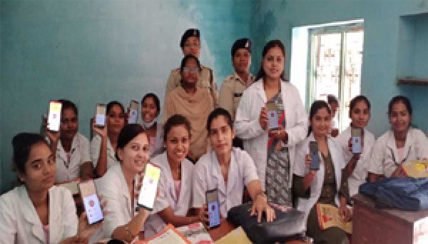 शक्ति टीम ने दी माही नर्सिंग इंस्टीट्यूट के छात्राओं को महिला अभिव्यक्ति एप की जानकारी