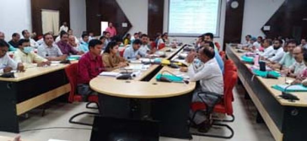 अंचल के विद्यार्थियों के लिए निर्माण कार्य शीघ्र पूर्ण करें : कलेक्टर