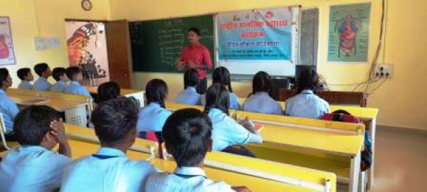 आत्मानंद विद्यालय में जीवन कौशल की कार्यशाला का आयोजन