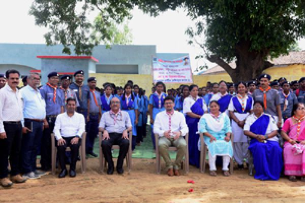 थ्रीडी प्रिंटिंग मशीन से लेकर ड्रोन का निर्माण कर रहे छात्रों का प्रभारी सचिव ने किया प्रोत्साहन