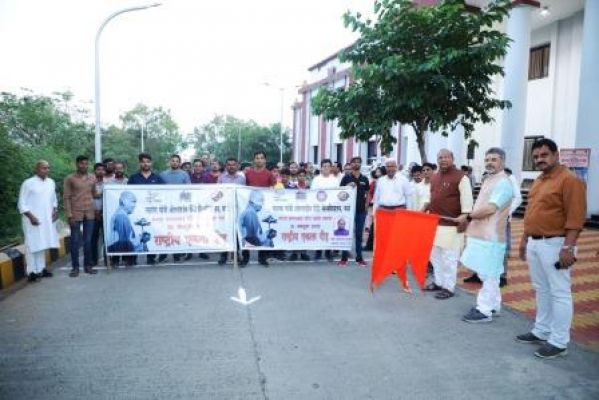 हिंदी विश्वविद्यालय में सरदार पटेल की जयंती पर राष्ट्रीय एकता दौड़,चित्र प्रदर्शनी उद्घाटित
