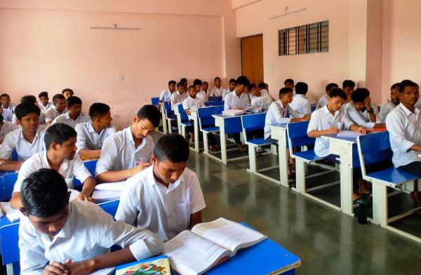 बारहवीं में पढ़ रहे रायपुर प्रयास विद्यालय के 32 बच्चों ने किया है इस साल जेईई एडवांस्ड क्वालीफाई