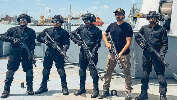  बॉलीवुड एक्टर कार्तिक आर्यन की नौसेना के साथ रस्साकशी, 'अमृत महोत्सव' पर जवानों की फुल मस्ती