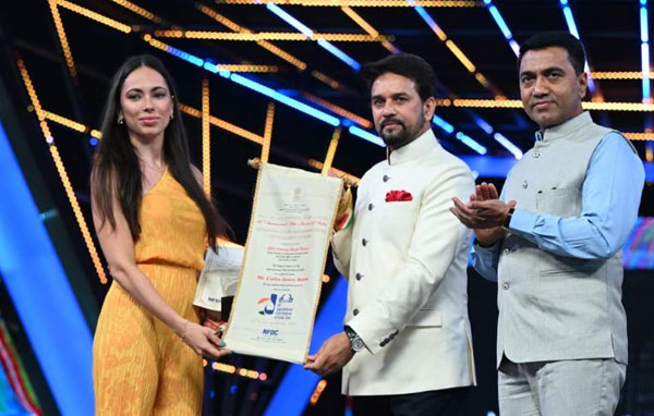 स्पेनिश फिल्म निर्देशक कार्लोस सौरा सत्यजीत रे लाइफटाइम अचीवमेंट पुरस्कार से सम्मानित