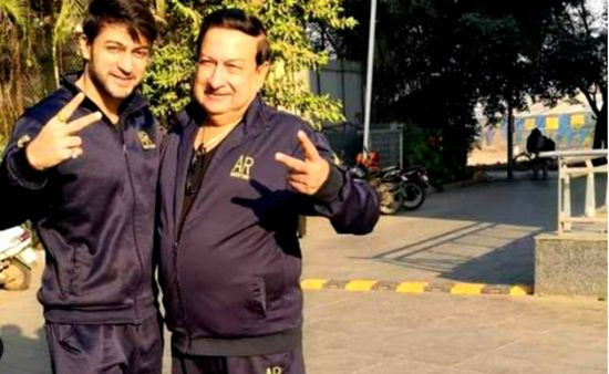  Bigg Boss 16: कंटेस्टेंट नहीं बल्कि उनके पैरेंट्स में चल रहा घमासान, सुंबुल के पापा पर भड़क उठे शालीन के पिता