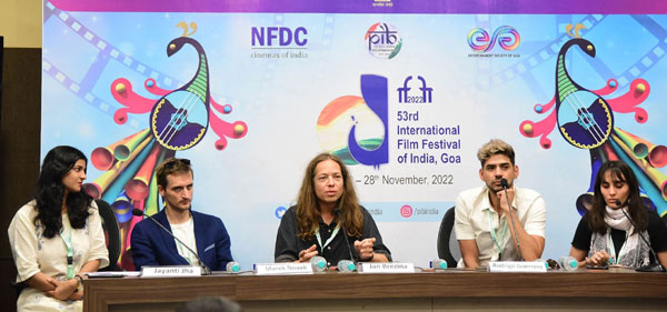 फिल्म बाजार के आकार के संबंध में भारत और चेक गणराज्य की तुलना करना सार्थक नहीं