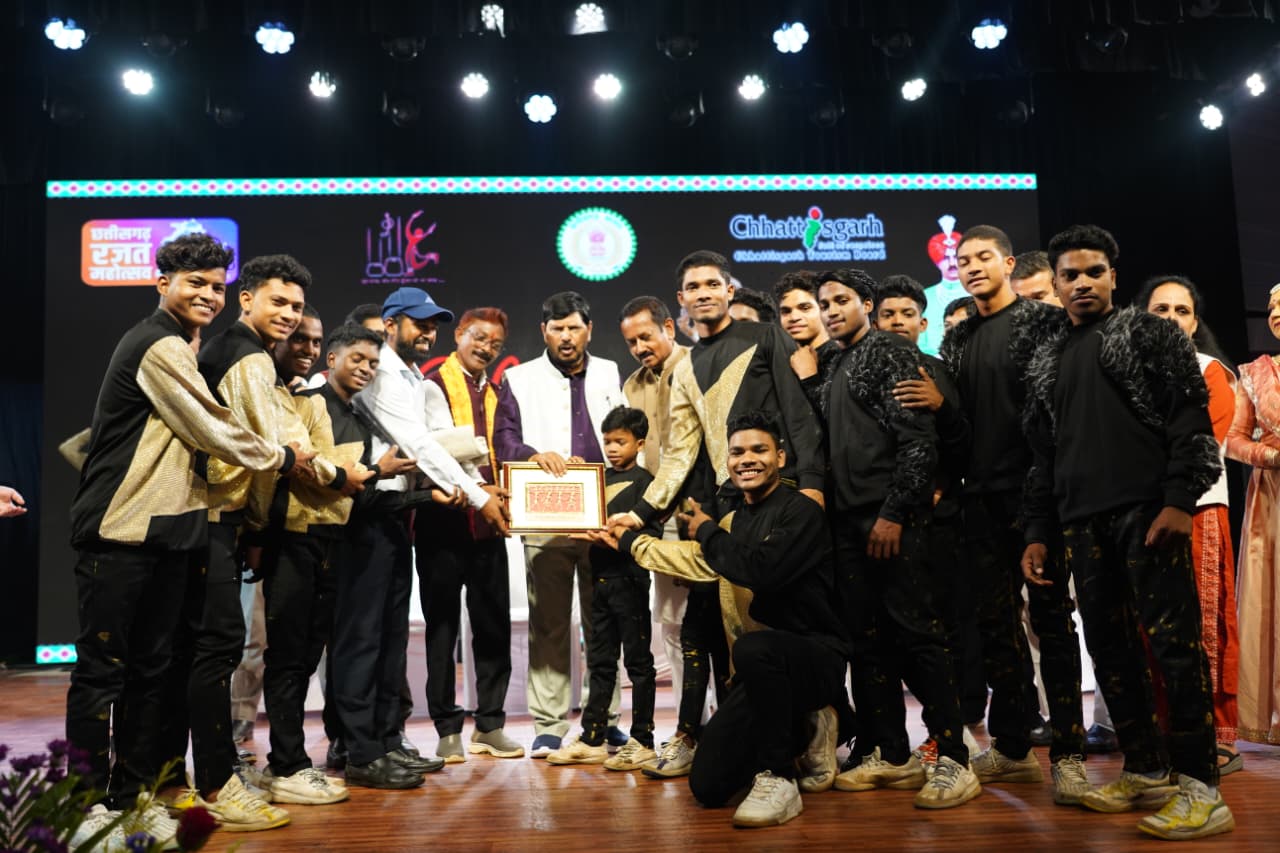 देश ही नहीं, पूरी दुनिया में प्रतिष्ठित हो रहा है चक्रधर समारोह-केंद्रीय राज्य मंत्री श्री रामदास अठावले