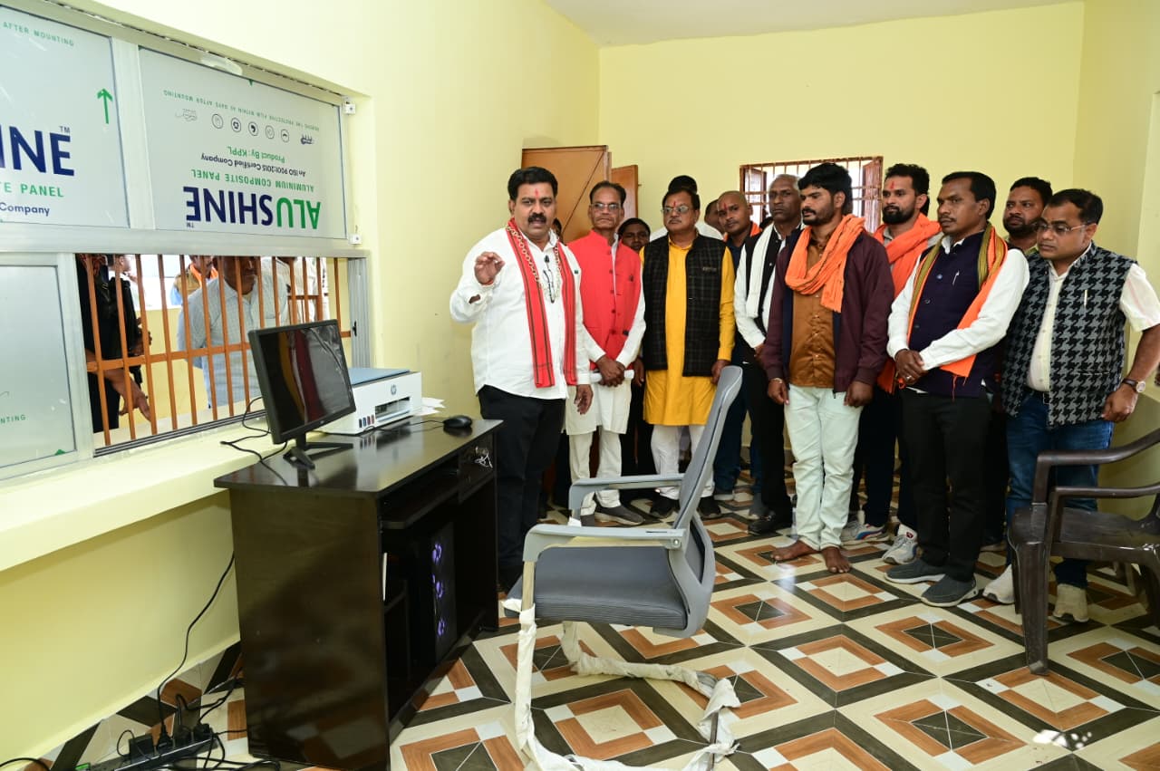 उप मुख्यमंत्री श्री विजय शर्मा ने बैगा बाहुल्य लरबक्की में अटल डिजिटल सुविधा केंद्र का किया लोकार्पण