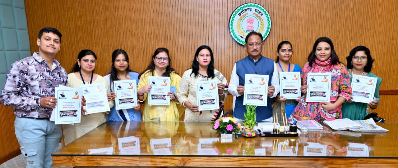मुख्यमंत्री श्री विष्णु देव साय ने &lsquo;अविस्मरणीय यात्रा&rsquo; पुस्तक का किया विमोचन 