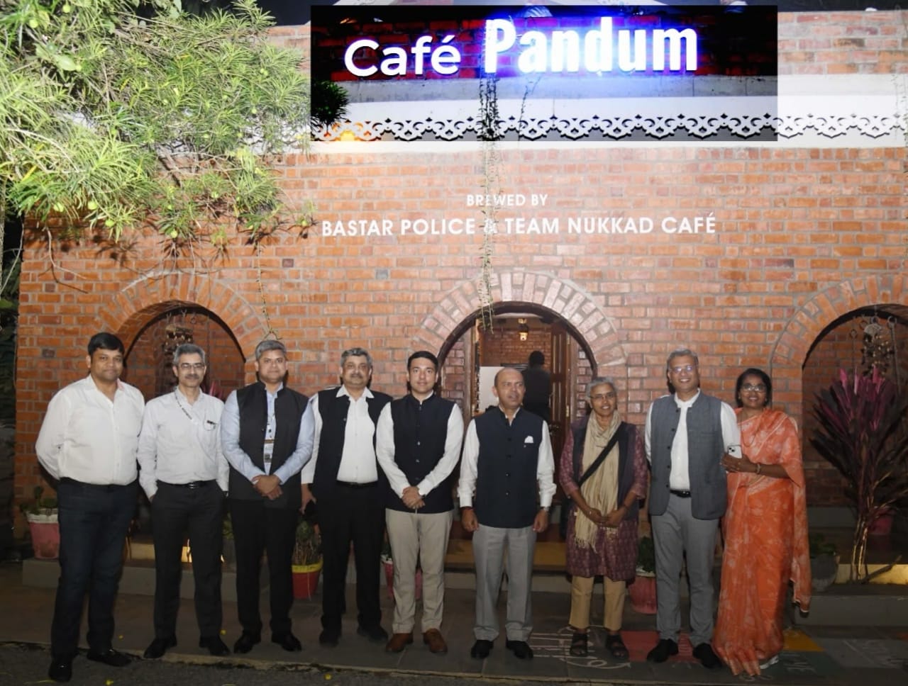 बस्तर में पुनर्वास और स्वावलंबन की मिसाल बना &lsquo;पण्डुम कैफ़े&rsquo;, केंद्रीय सहकारिता सचिव ने की सराहना