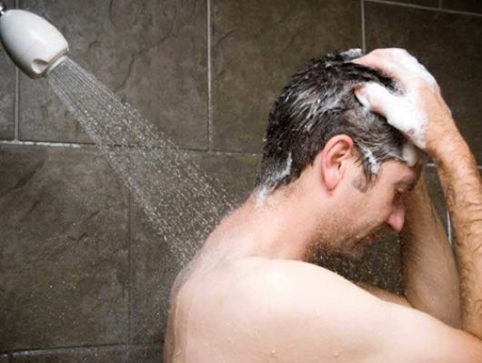 सर्दियों में अगर आप भी गर्म पानी से नहा रहे हैं तो हो जाएं सावधान! ...