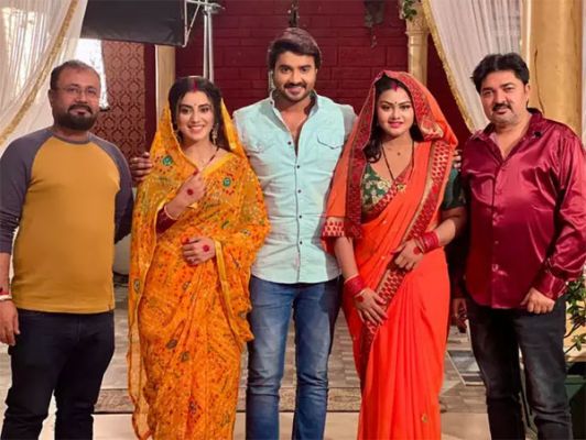 प्रदीप पांडेय चिंटू संग दिखेंगी अक्षरा सिंह, शेयर की तस्वीर