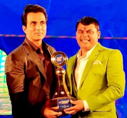 सोनू सूद ने कोरोनाकाल में किए गए बेहतर कार्यों के लिए दया का किया सम्मान