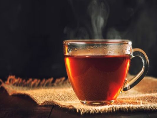 सेहत के लिए कितनी फ़ायदेमंद है काली चाय