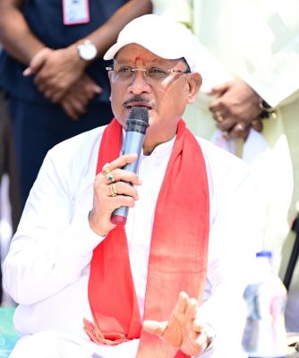 आम की छांव में बदले सपनों के मायने: मुख्यमंत्री ने कहा&mdash;&ldquo;अब करोड़पति दीदी बनने की सोचिए&rdquo;
