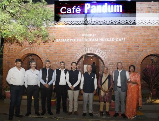बस्तर में पुनर्वास और स्वावलंबन की मिसाल बना &lsquo;पण्डुम कैफ़े&rsquo;, केंद्रीय सहकारिता सचिव ने की सराहना