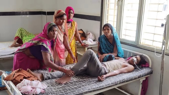 नशे में चूर युवक नमक की जगह चाटता रहा चूहामार जहर, पहुंचा अस्पताल&hellip;