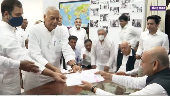 राष्ट्रपति चुनाव के उम्मीदवार यशवंत सिन्हा ने संसद में नामांकन दाखिल किया