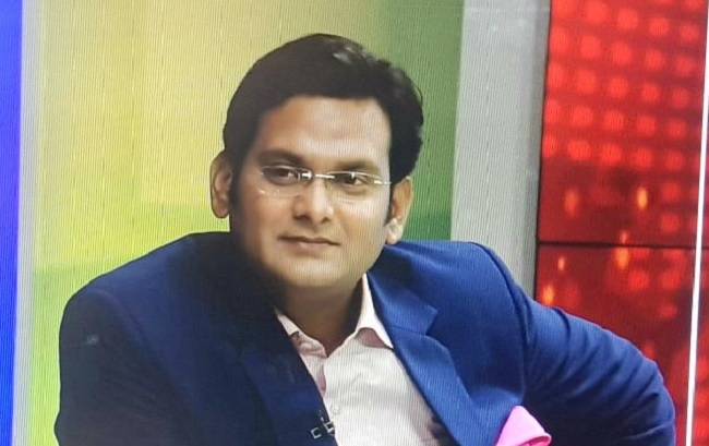 एंकर रोहित को पकड़ने पहुंची छत्तीसगढ़ पुलिस; गाजियाबाद पुलिस ने रोका, नोएडा पुलिस पकड़ ले गई