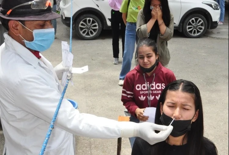 कोरोना अपडेट : 24 घंटे में सामने आए 18 हजार नए मामले, 42 मौत&hellip;