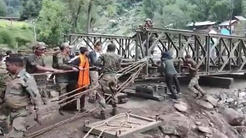 रिकॉर्ड समय में सेना ने तैयार किया 170 फुट लंबा कुंडेल पुल, लोगों ने मत्था टेक किया पार