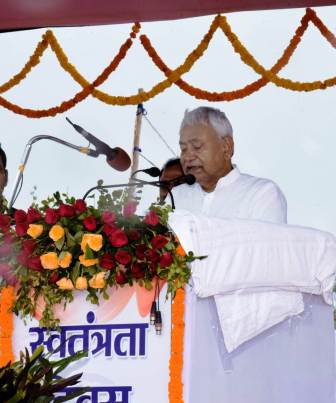 सीएम का बड़ा ऐलान, 10 लाख रोजगार देने की घोषणा...