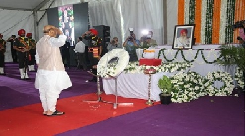 रक्षा मंत्री राजनाथ सिंह ने इंडियन नेशनल आर्मी के योद्धा मेजर ईश्वर लाल सिंह को श्रद्धांजलि अर्पित की